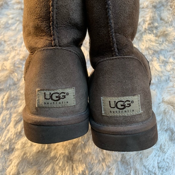 Ugg Women's Classic Short Boots in Chocolate Size 8 - Picture 4 of 10